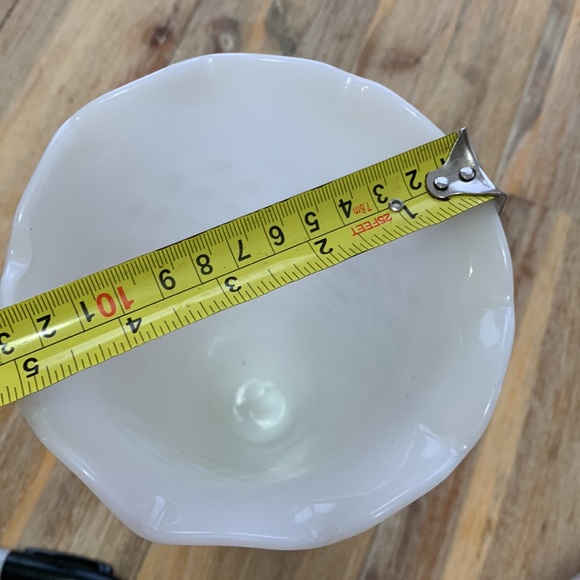 Milk glass vase only - Picture 8 of 9